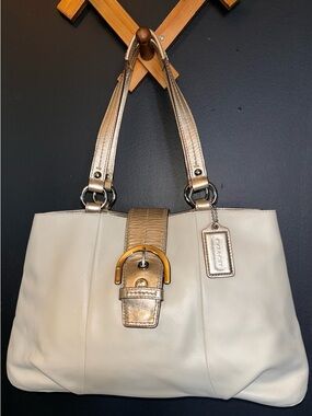 Coach Soho East West Leather Tote bag, model (A1293-F18751) -EUC-